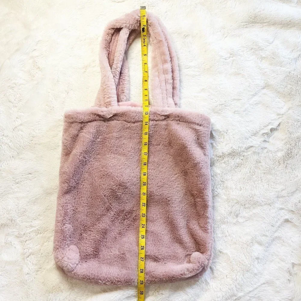 🔮 5/$25 Pink Faux Fur Tote With‎ Matching Ear Muffs